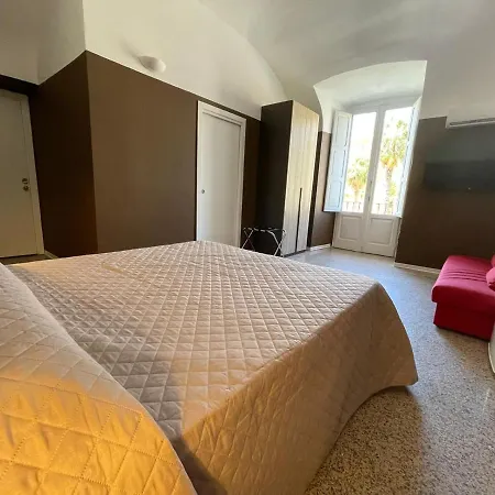 Cconforthotels R&b 3* Bari